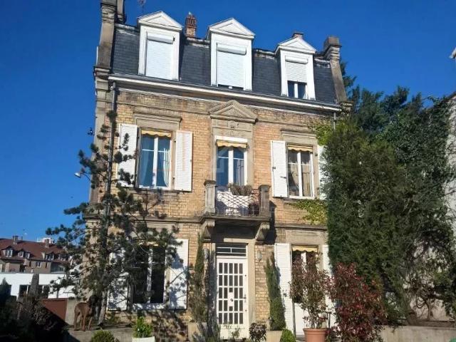Maison 9 pièces 213 m²