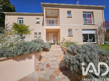 Maison 9 pièces 213 m²
