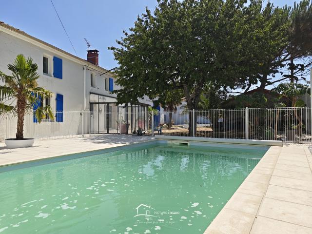 Maison 9 pièces 225 m²