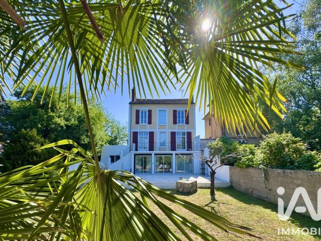 Maison 9 pièces 225 m²