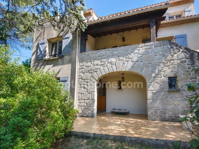 Maison 9 pièces 225 m²