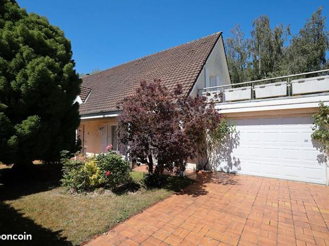 Maison 9 pièces 225 m²