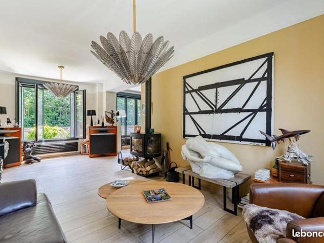 Maison 9 pièces 225 m²