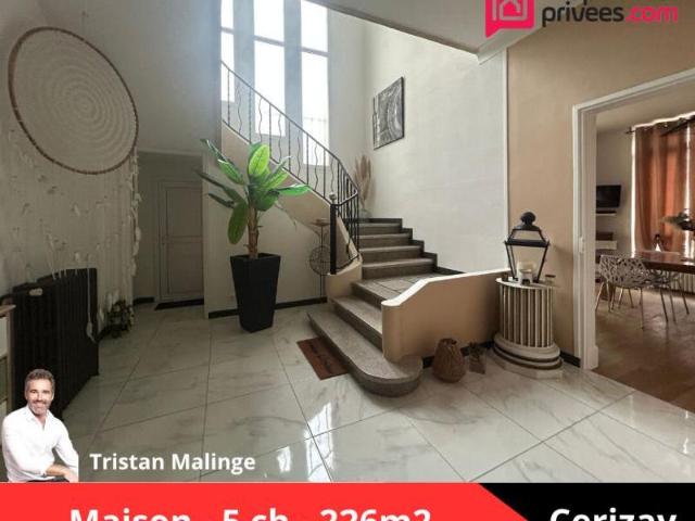Maison 9 pièces 226 m²