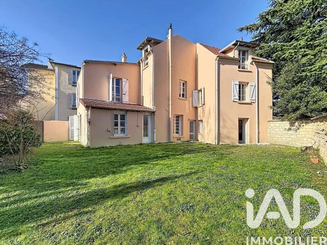 Maison 9 pièces 228 m²