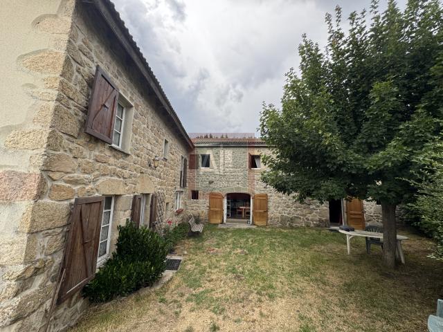 Maison 9 pièces 220 m²
