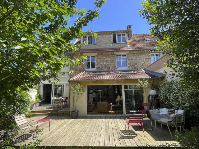Maison 9 pièces 220 m²