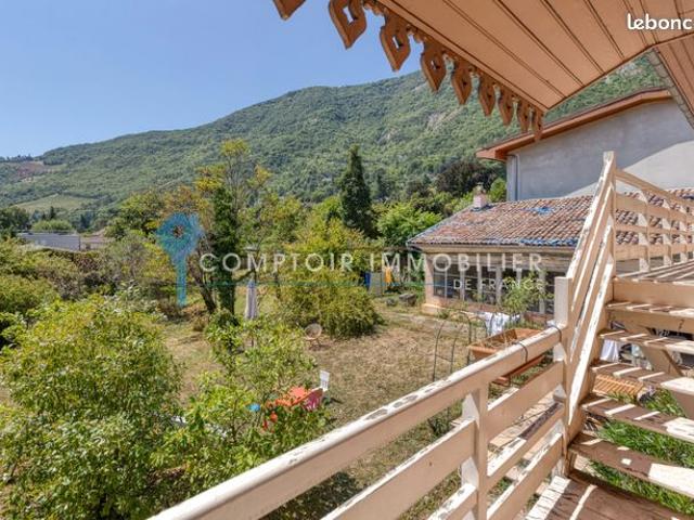 Maison 9 pièces 220 m²