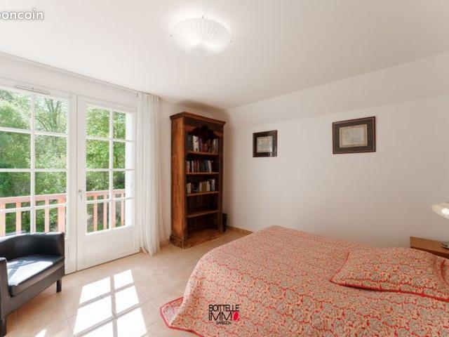 Maison 9 pièces 220 m²