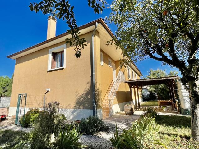 Maison 9 pièces 221 m²