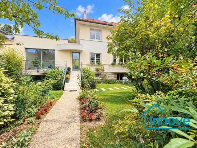 Maison 9 pièces 221 m²