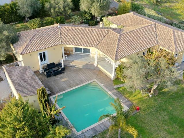 Maison 9 pièces 221 m²