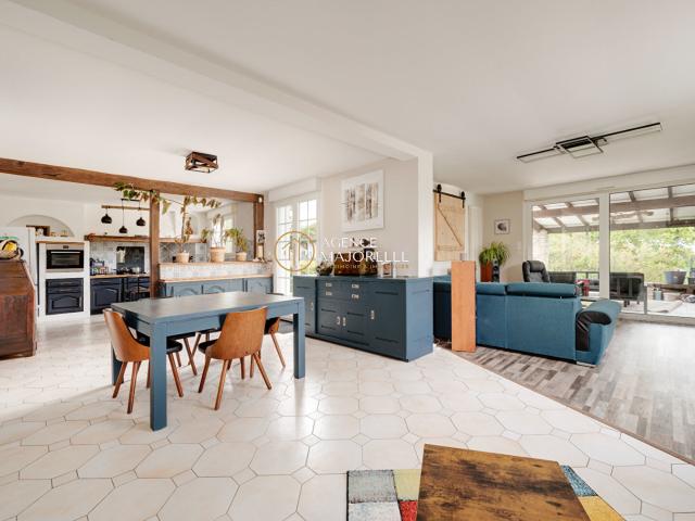 Maison 9 pièces 221 m²