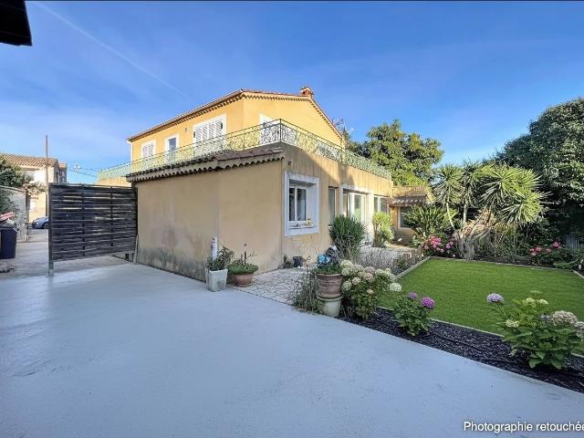 Maison 9 pièces 221 m²