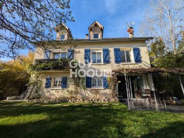 Maison 9 pièces 221 m²