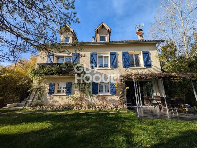 Maison 9 pièces 221 m²