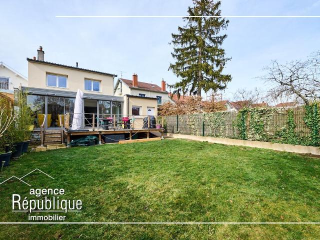 Maison 9 pièces 222 m²