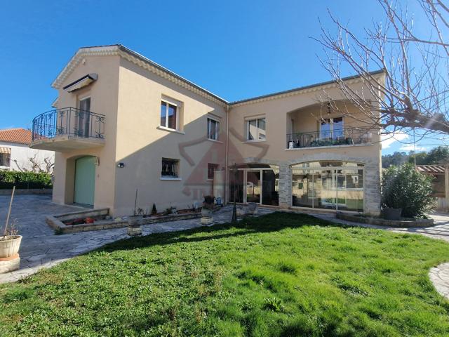 Maison 9 pièces 222 m²