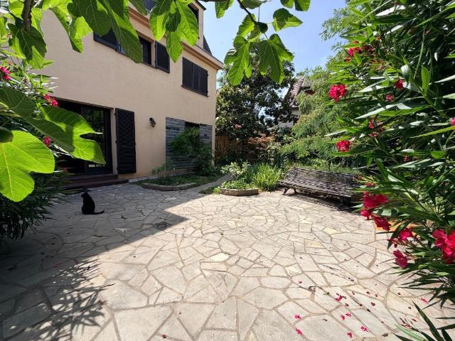 Maison 9 pièces 222 m²