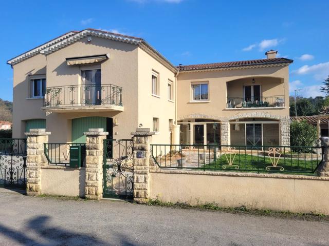 Maison 9 pièces 222 m²