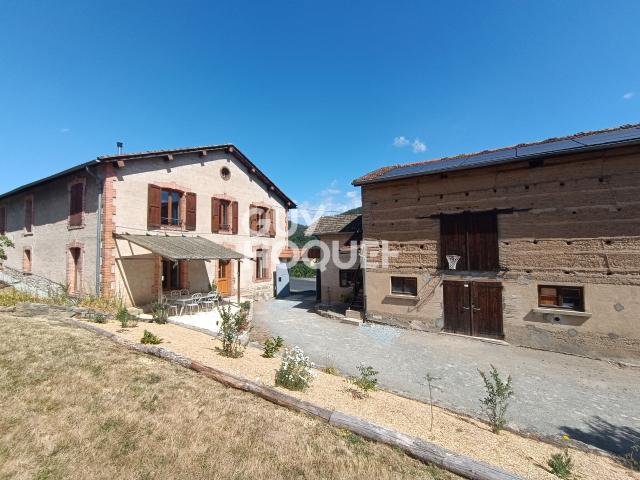 Maison 9 pièces 222 m²