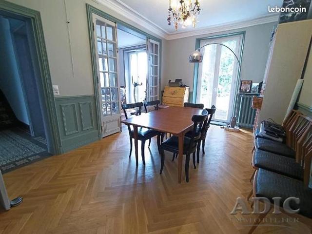 Maison 9 pièces 223 m²