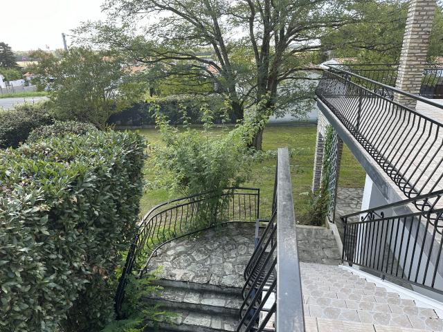 Maison 9 pièces 223 m²