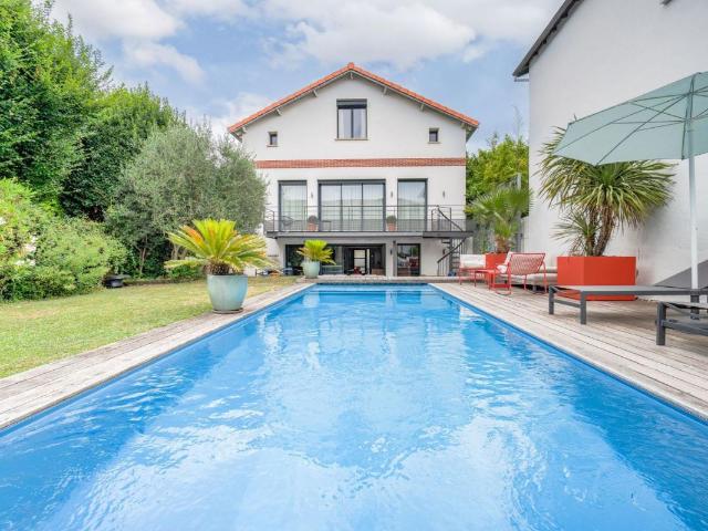 Maison 9 pièces 219 m²