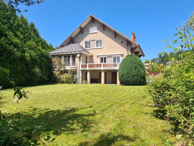 Maison 9 pièces 235 m²