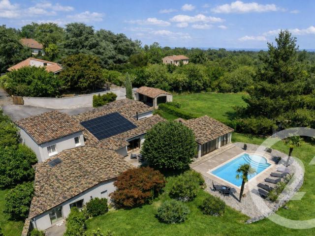 Maison 9 pièces 235 m²