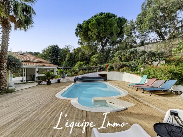 Maison 9 pièces 235 m²