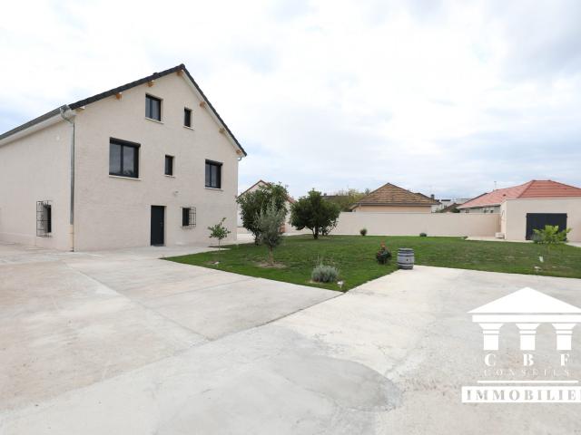 Maison 9 pièces 235 m²