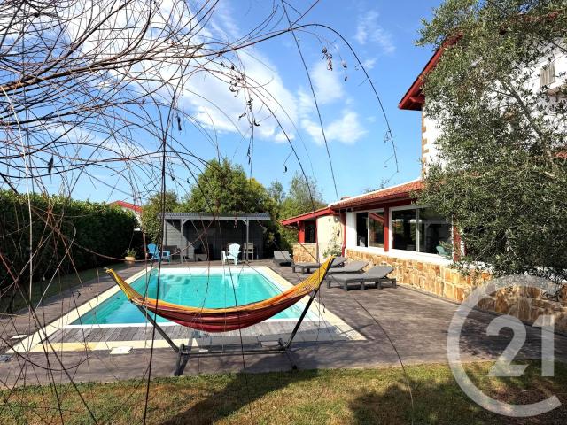 Maison 9 pièces 235 m²