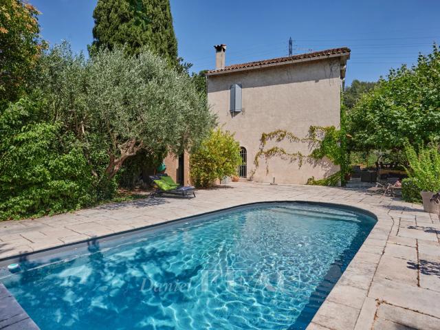 Maison 9 pièces 235 m²