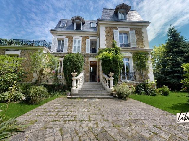 Maison 9 pièces 236 m²