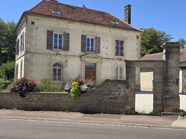 Maison 9 pièces 236 m²