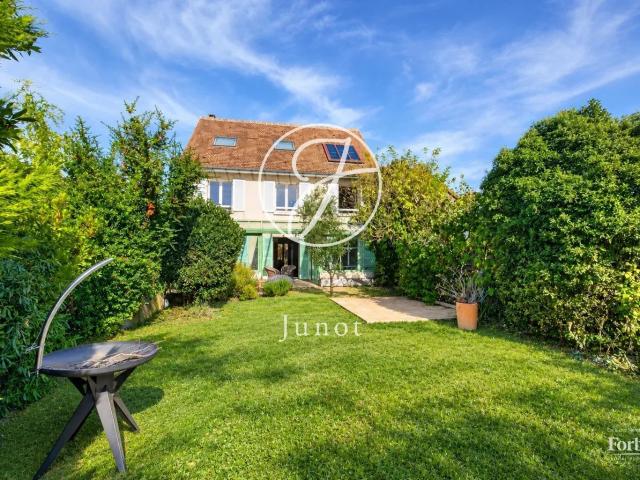 Maison 9 pièces 237 m²