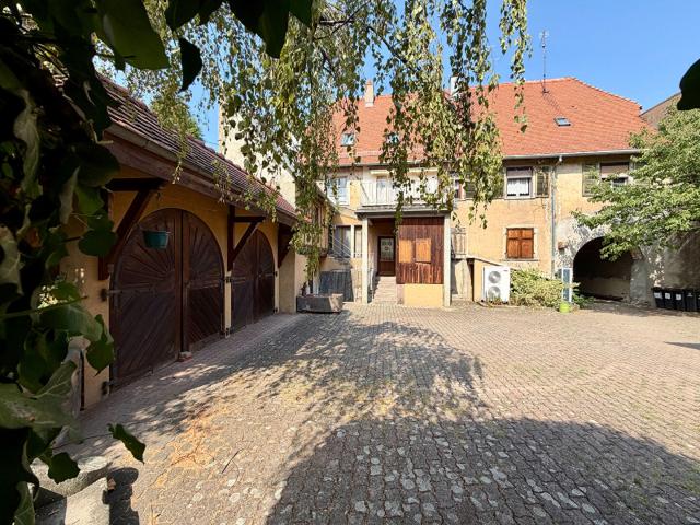 Maison 9 pièces 238 m²