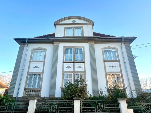 Maison 9 pièces 238 m²