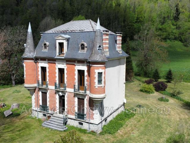 Maison 9 pièces 238 m²