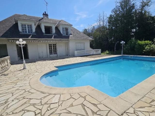 Maison 9 pièces 238 m²