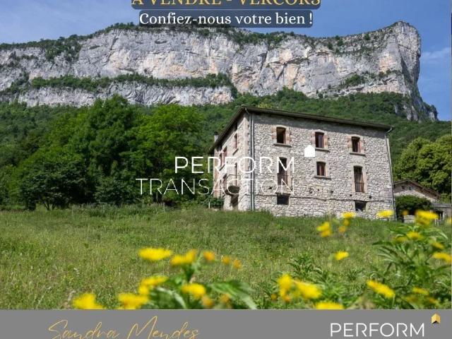 Maison 9 pièces 239 m²