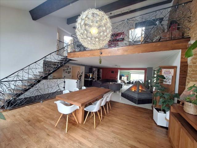 Maison 9 pièces 239 m²