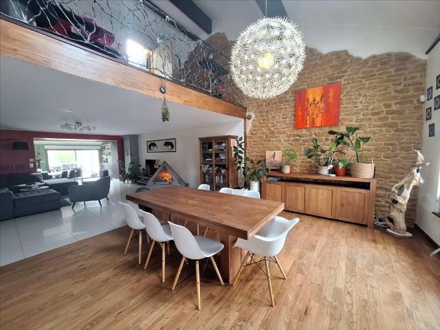 Maison 9 pièces 239 m²