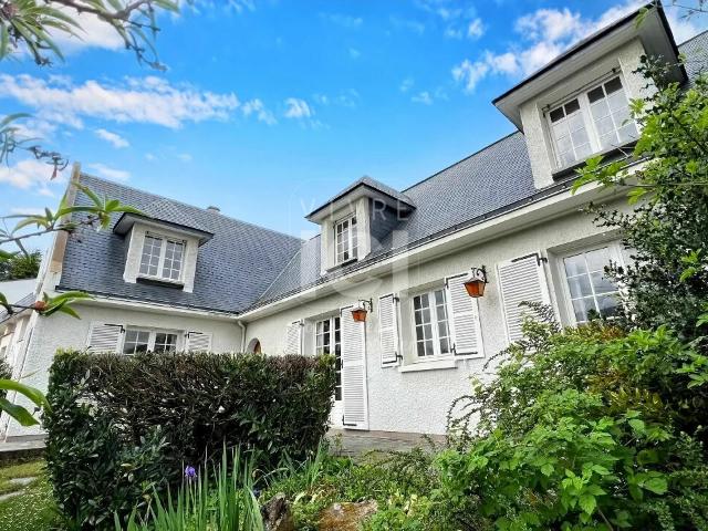 Maison 9 pièces 239 m²