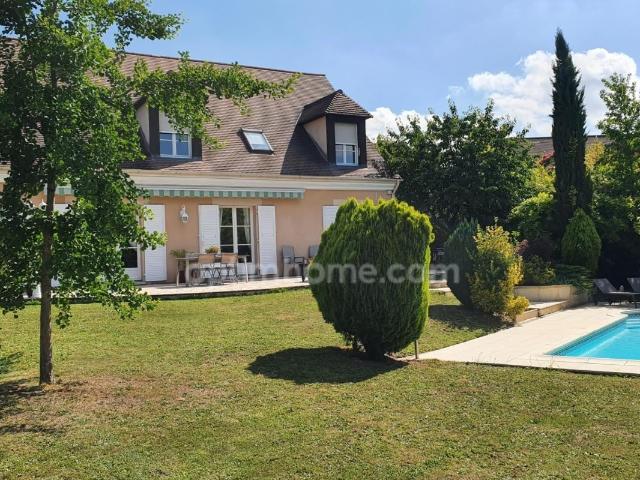 Maison 9 pièces 230 m²