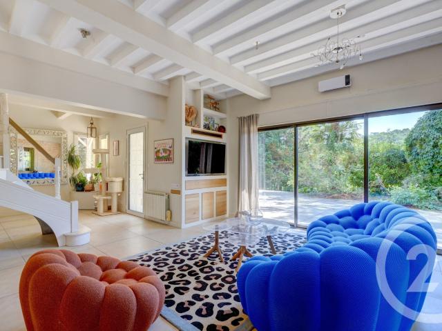 Maison 9 pièces 230 m²
