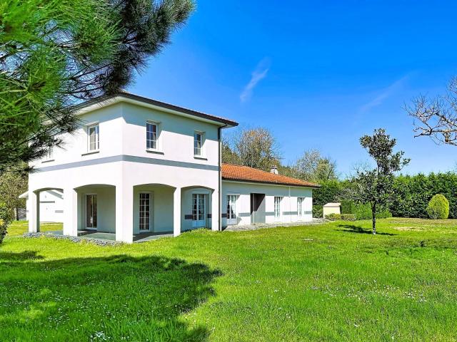 Maison 9 pièces 230 m²