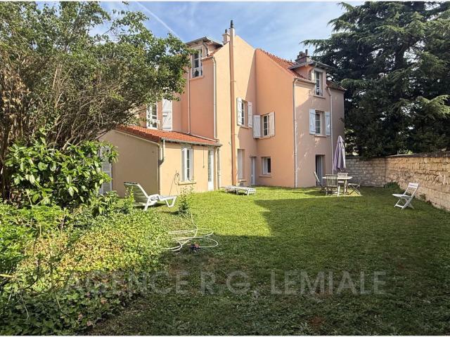 Maison 9 pièces 230 m²