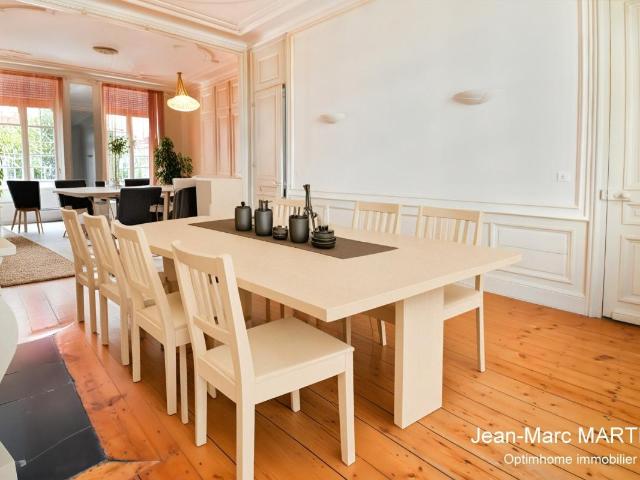 Maison 9 pièces 230 m²